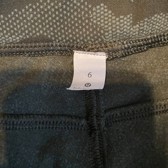 Lululemon Ready to Rulu Jogger 29"
Heritage Camo Dark Olive Green Twill - Picture 8 of 10